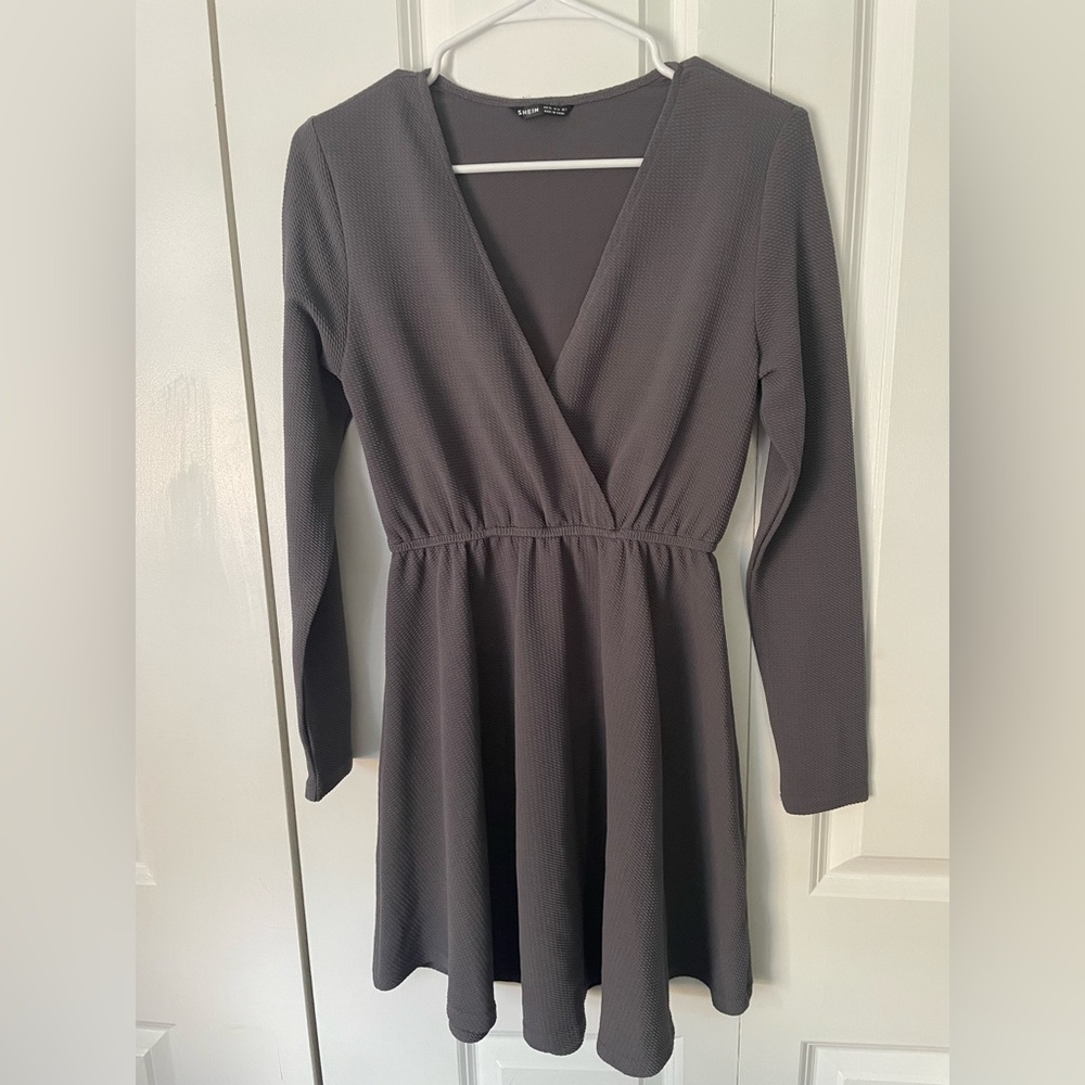 Women’s long sleeve dress with winched waist. Size XS. Great condition.